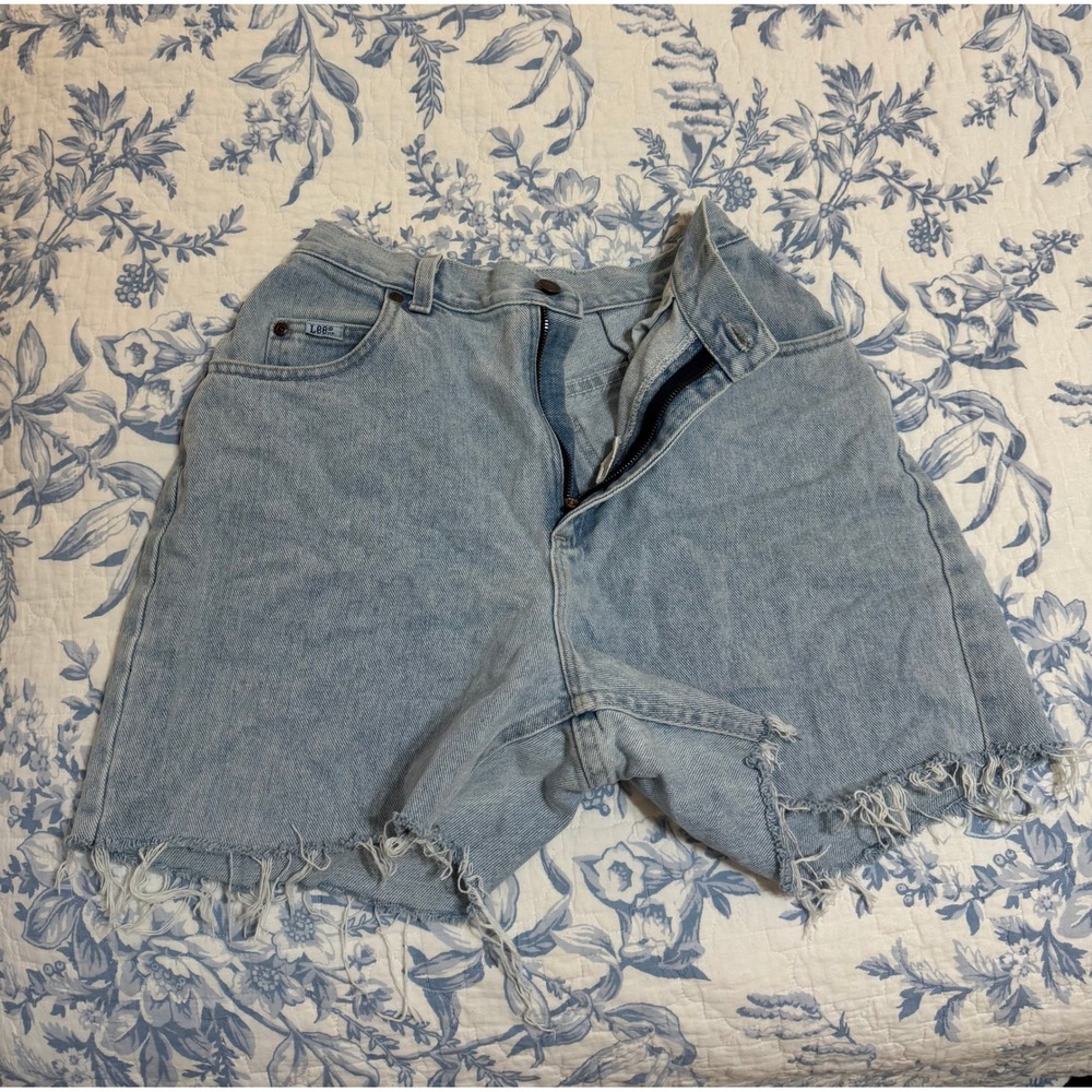 Vintage Lee High Waisted Denim Shorts Light Wash Raw Hem Cutoffs 28" Waist USA - Picture 5 of 8